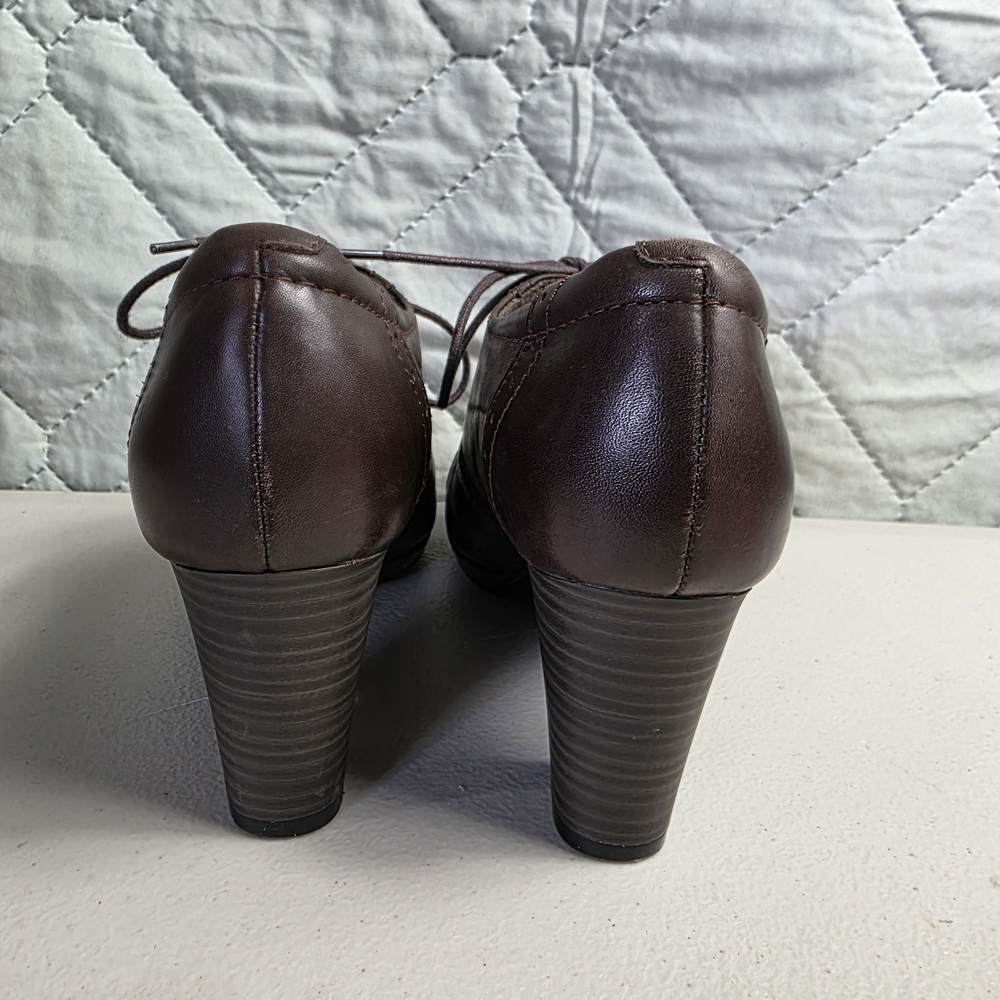 Clark’s Artisan Collection Women’s Block Heal Oxford Leather Shoes
Size 7.5M - Picture 4 of 12